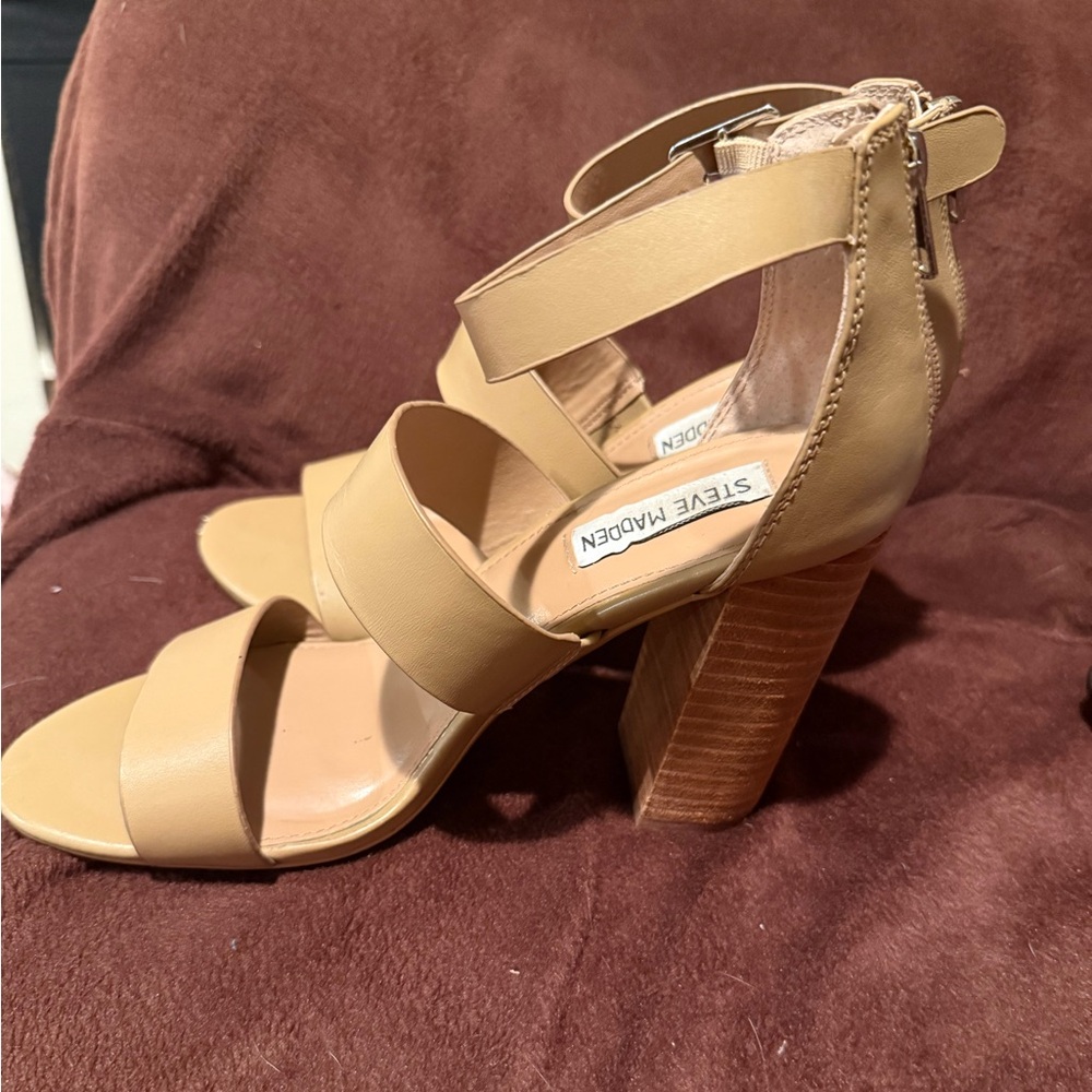 Steve madden size 8 sandals with heel